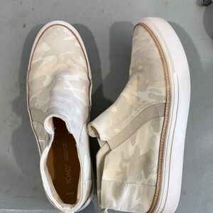 TOMS Slip-On Camo Sneakers in Beige and White